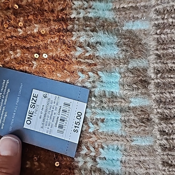 Universal Thread Beanie - Picture 9 of 11